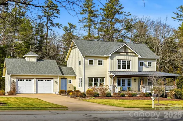 74 Shipman Pkwy, Flat Rock, NC 28731