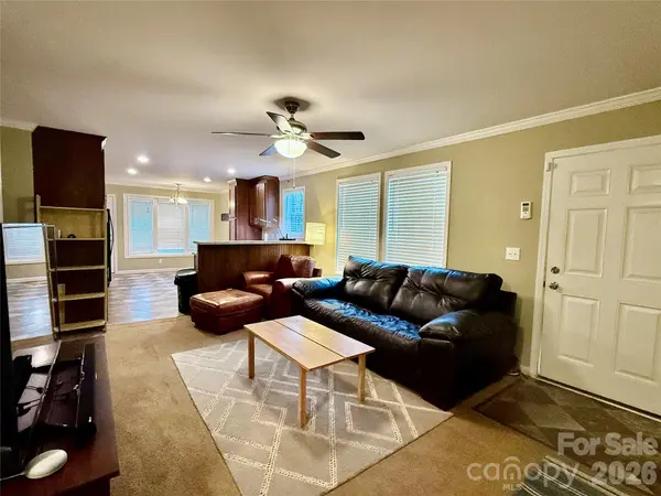 11 Pisgah View RD, Asheville, NC 28806