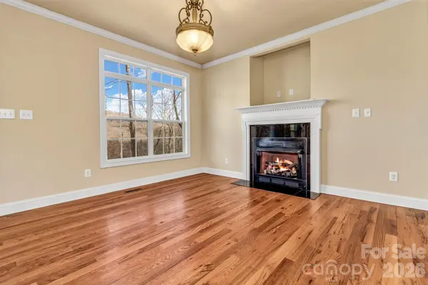 387 Goodview DR, Hendersonville, NC 28792