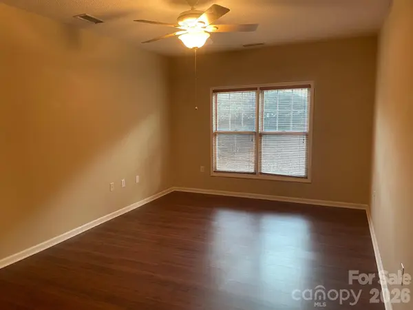 499 26th AVE NE, Hickory, NC 28601