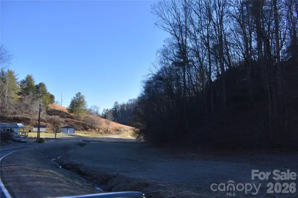 448 Sweetwater RD, Green Mountain, NC 28740