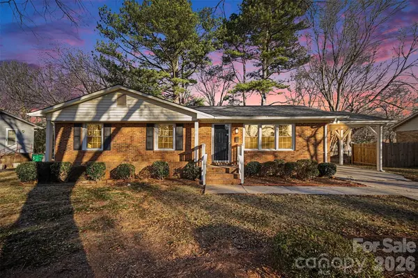 1733 Pondella DR, Charlotte, NC 28213