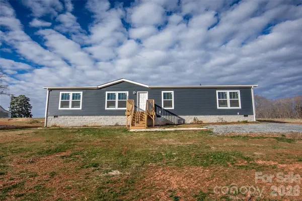 489 Eagle Mills RD,  Hamptonville,  NC 27020