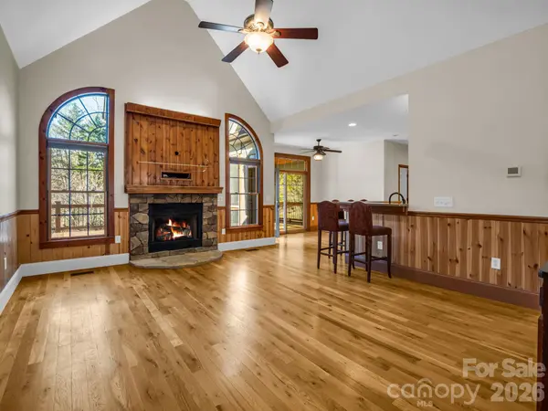 60 Bridge LN, Tryon, NC 28782