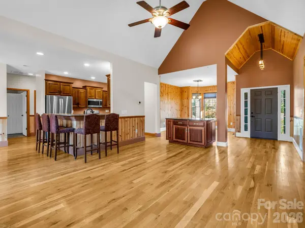 60 Bridge LN, Tryon, NC 28782