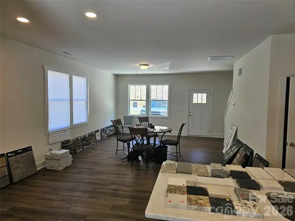 224 Slade LN, Black Mountain, NC 28711