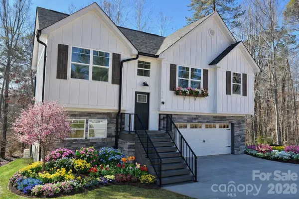 420 Scarlett Oak CT NE, Lenoir, NC 28645