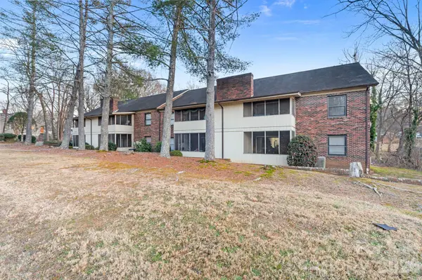 460 14th AVE NE, Hickory, NC 28601