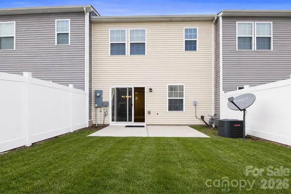 2440 Mariners Cove LN, Denver, NC 28037