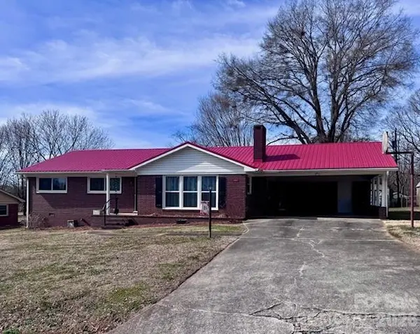 108 Robin LN, Statesville, NC 28677