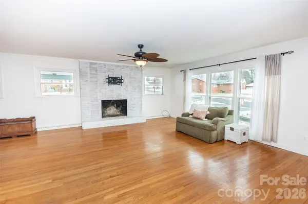 108 Robin LN, Statesville, NC 28677