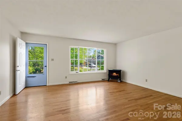 68 Imperial CT, Asheville, NC 28803