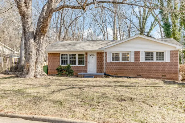 64 Pleasant Ridge DR, Asheville, NC 28805