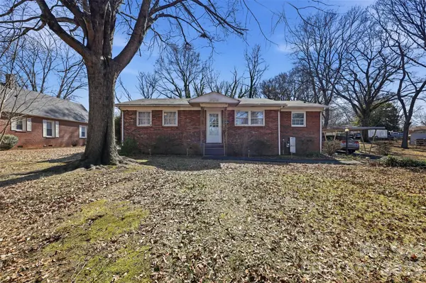 324 17th AVE NE, Hickory, NC 28601