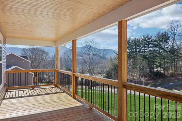 127 Lincoln Ridge DR, Candler, NC 28715