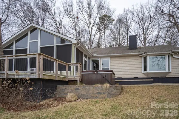 208 Island View RD, Mount Holly, NC 28120