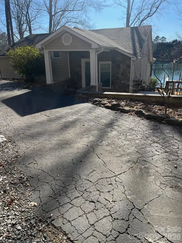 208 Island View RD, Mount Holly, NC 28120