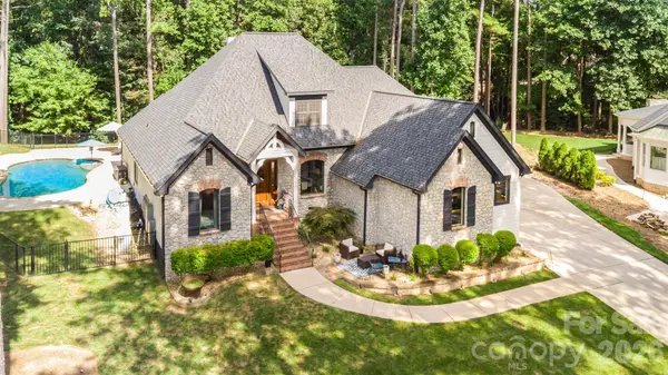 2418 Talbot CT, Sherrills Ford, NC 28673