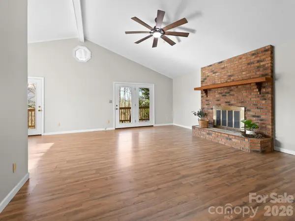 331 River Ridge DR, Burnsville, NC 28714