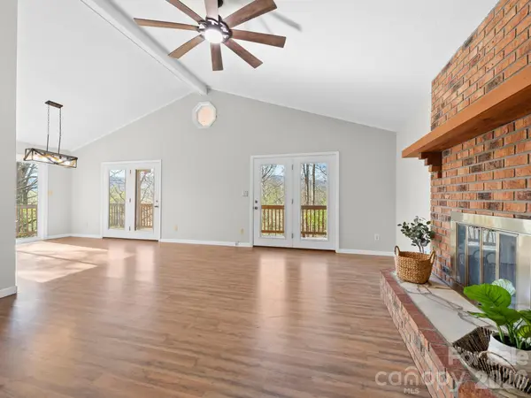 331 River Ridge DR, Burnsville, NC 28714