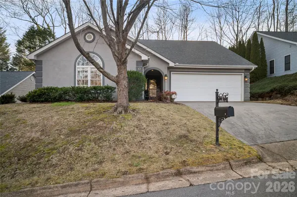 13 Stonebridge DR, Asheville, NC 28805