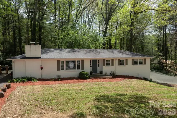 6 N Marley DR, Flat Rock, NC 28731