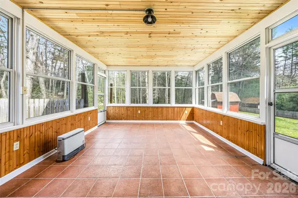 32 W Ashley PL, Etowah, NC 28729