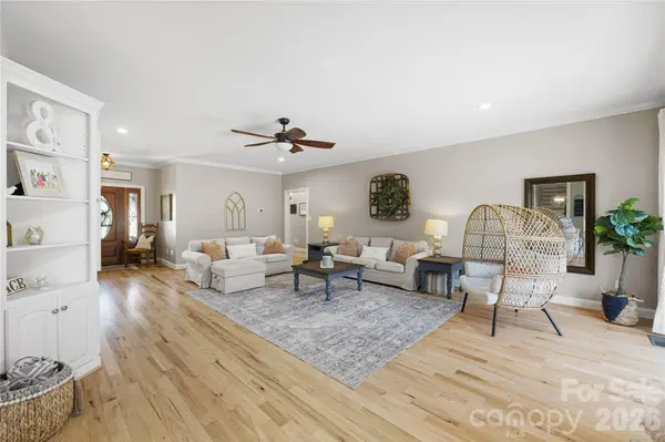 350 Royal Burgess DR, Campobello, SC 29322