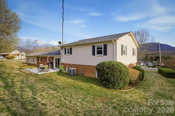 1405 Lower Creek DR NE, Lenoir, NC 28645