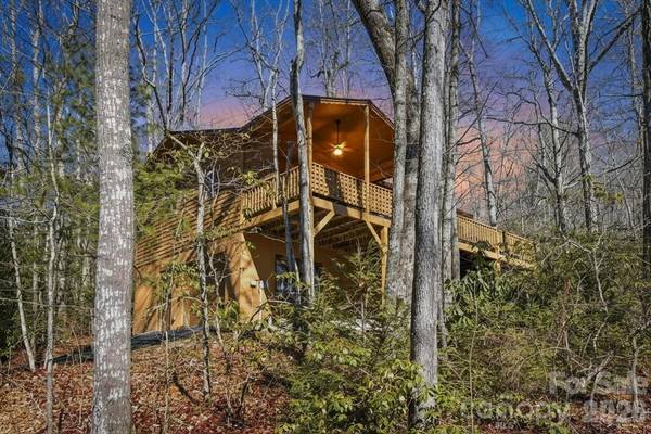 25 Poke RD, Newland, NC 28657