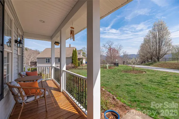 11 Briar Ridge DR, Fairview, NC 28730