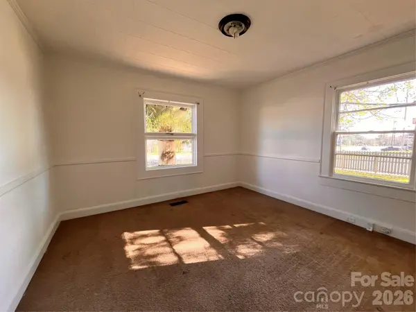 704 Mcadenville RD, Lowell, NC 28098
