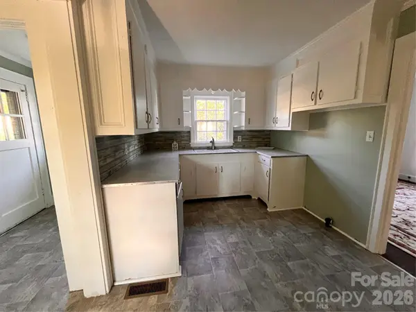 704 Mcadenville RD, Lowell, NC 28098