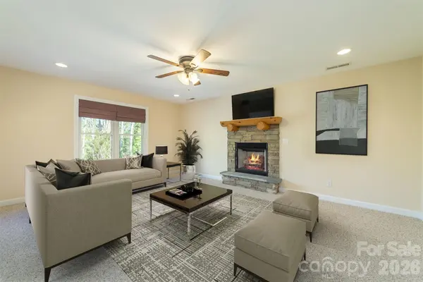 75 Noble RD, Fairview, NC 28730