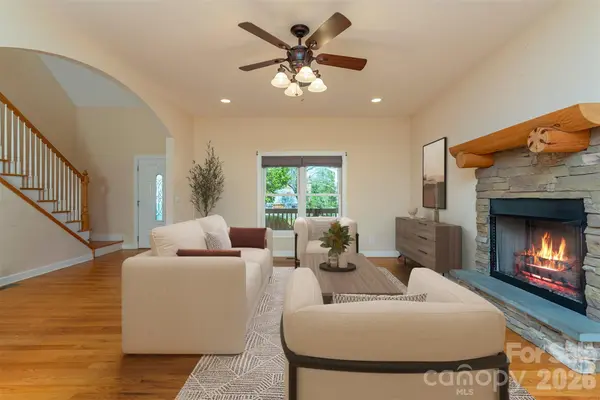 75 Noble RD, Fairview, NC 28730