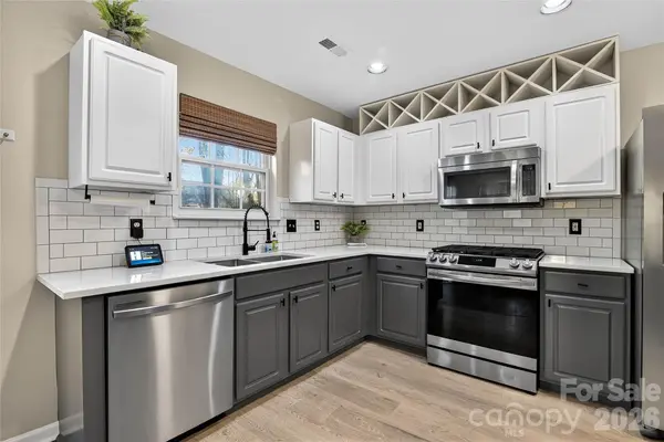 8704 Laurel Run DR, Charlotte, NC 28269