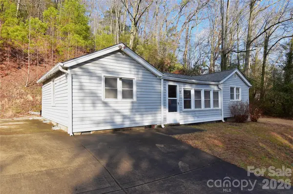 7 Etain LN, Black Mountain, NC 28711
