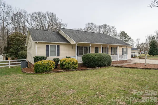 112 Pilots Ridge DR, Bessemer City, NC 28016