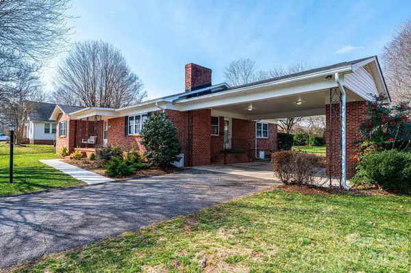 1425 5th ST NE, Hickory, NC 28601