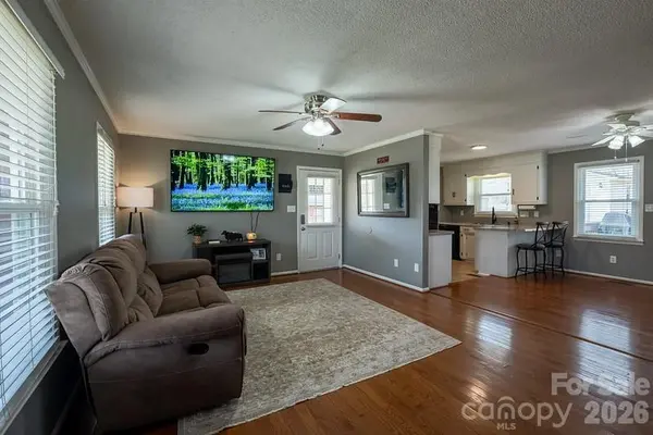 102 Wendover DR, Lincolnton, NC 28092