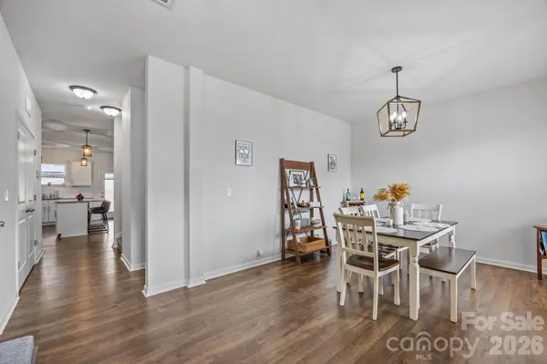 209 Marathon LN, Candler, NC 28715