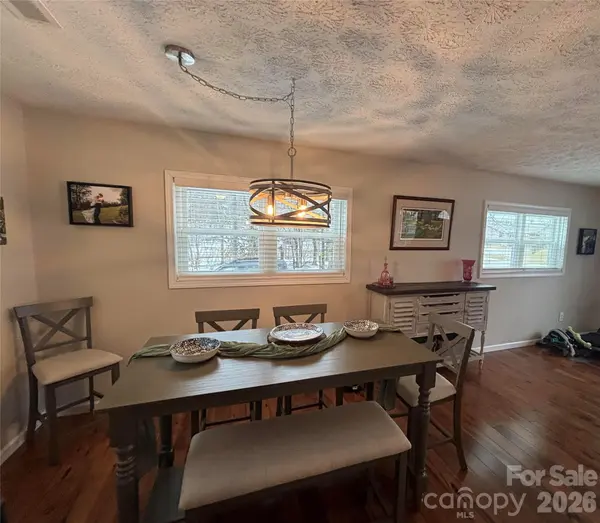 85 Crestwood CIR, Newland, NC 28657