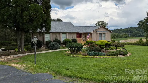 18 Amber DR, Horse Shoe, NC 28742