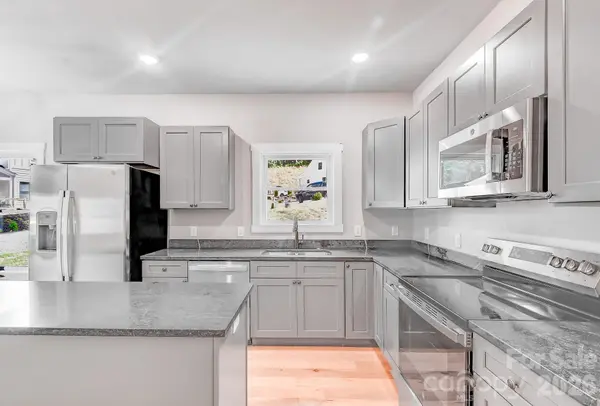 127 Northbend DR, Asheville, NC 28804