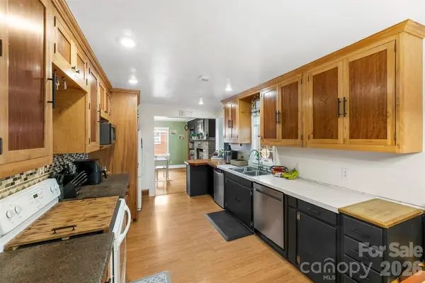 210 Avondale DR, Lexington, NC 27295