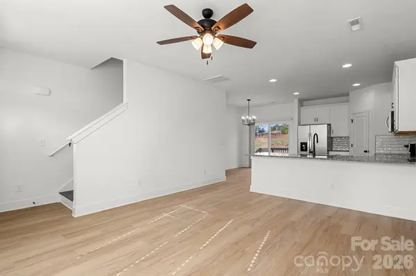 106 Indian Wells CT, Harmony, NC 28634