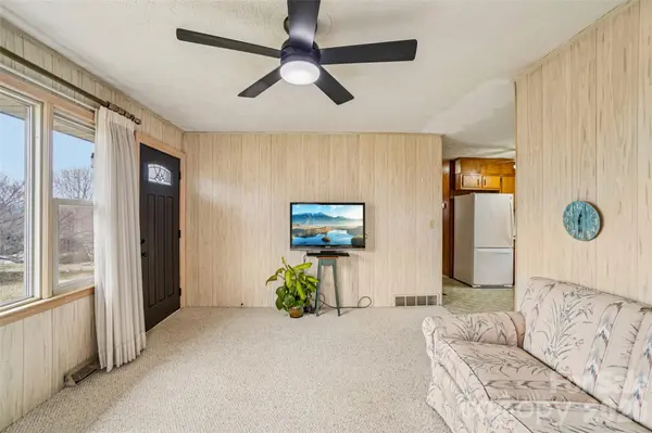 277 Powell ST, Hendersonville, NC 28792