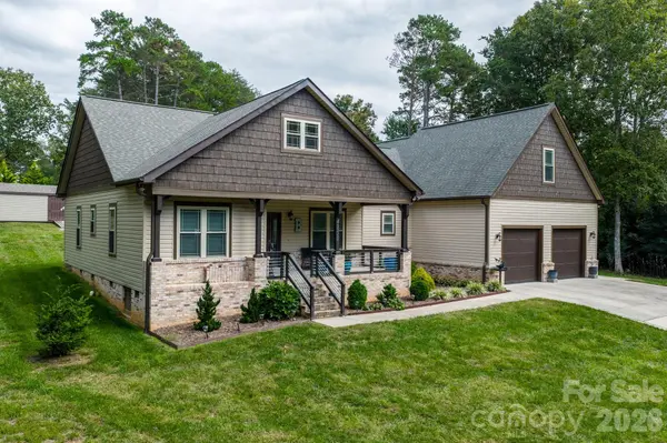 4850 Woodwinds DR NE, Hickory, NC 28601