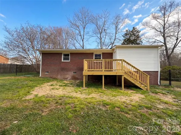 120 Sunset LN, Bessemer City, NC 28016