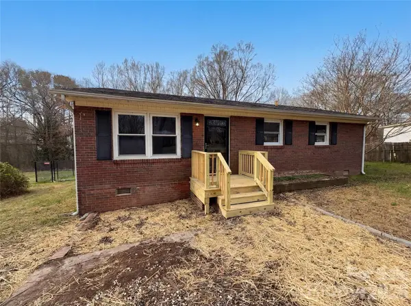 120 Sunset LN, Bessemer City, NC 28016